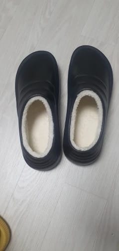 Customer photo review of The Snuggi Work Clogs