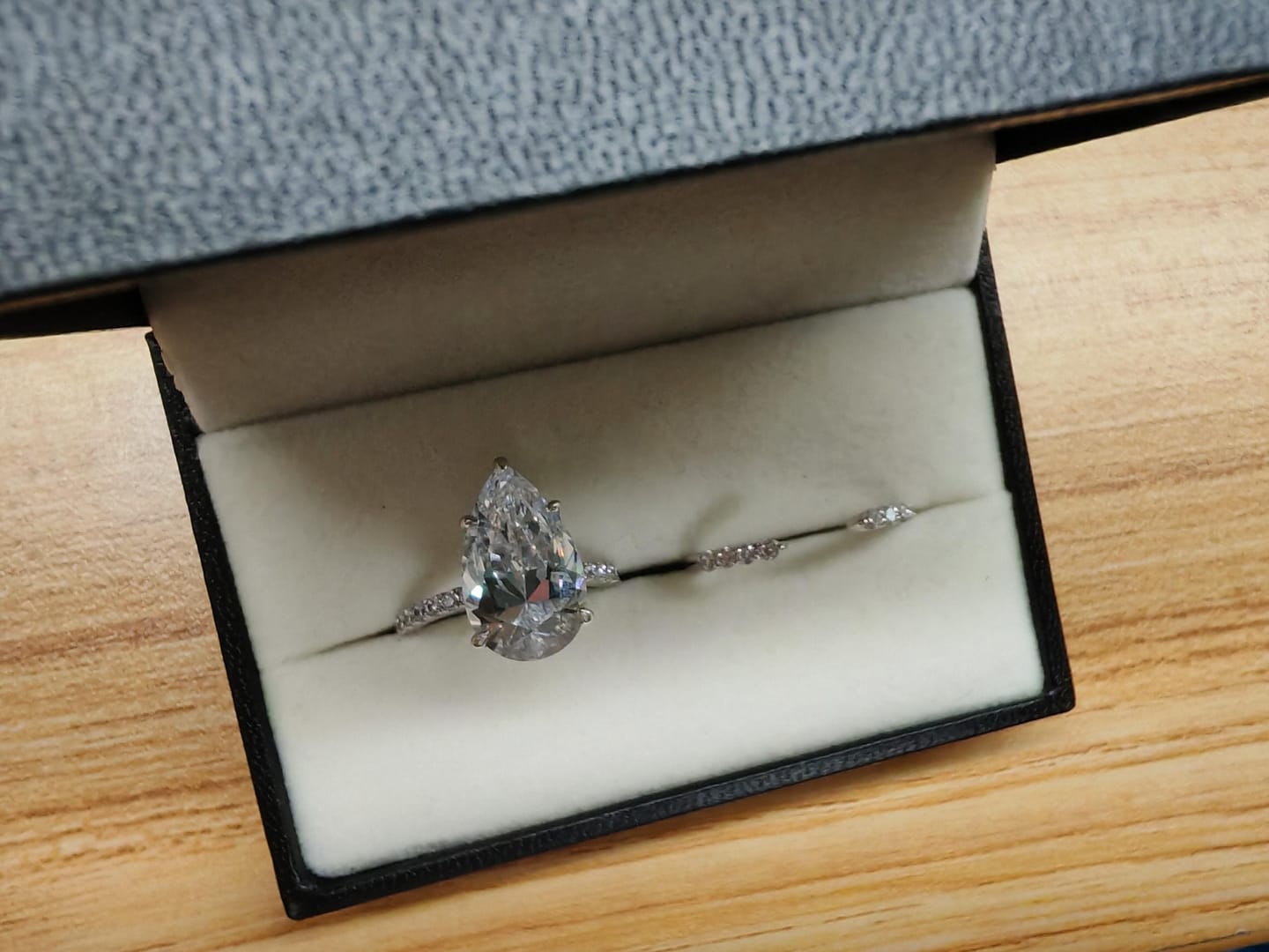 Customer photo review of S925 4.5Ct Pear Cut Wedding Ring & Open Wedding Band Bridal Rings Travel Rings For Her