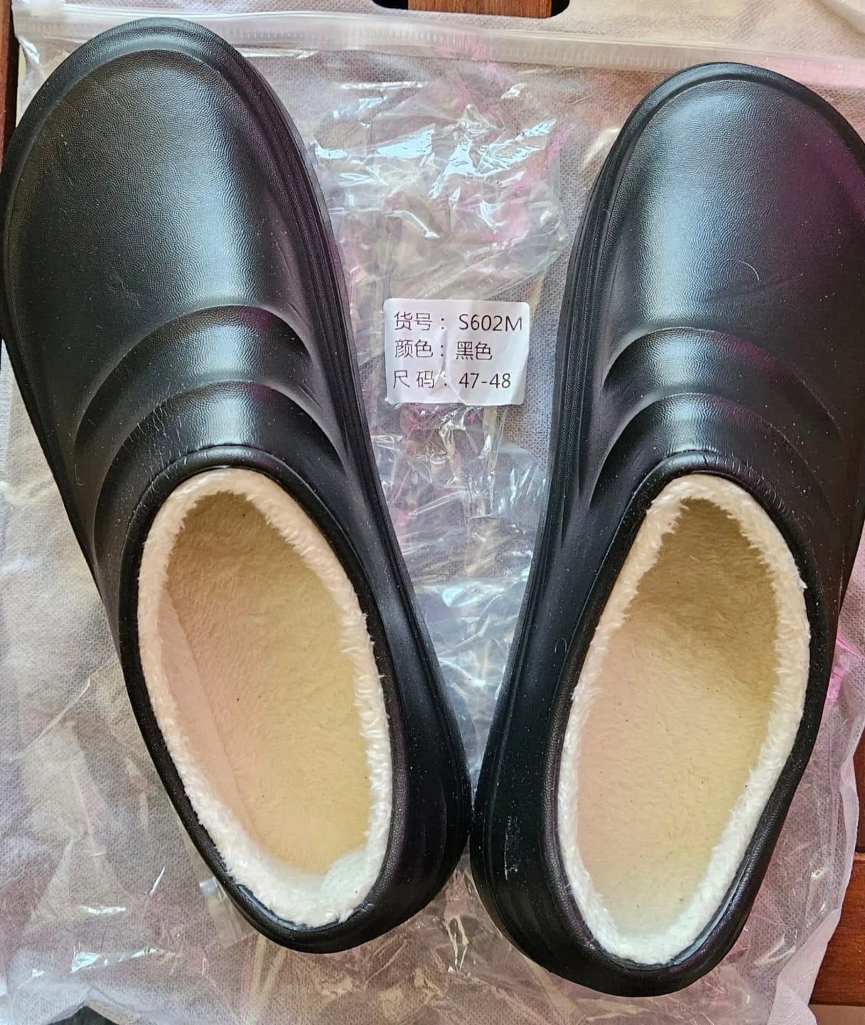 Customer photo review of The Snuggi Work Clogs