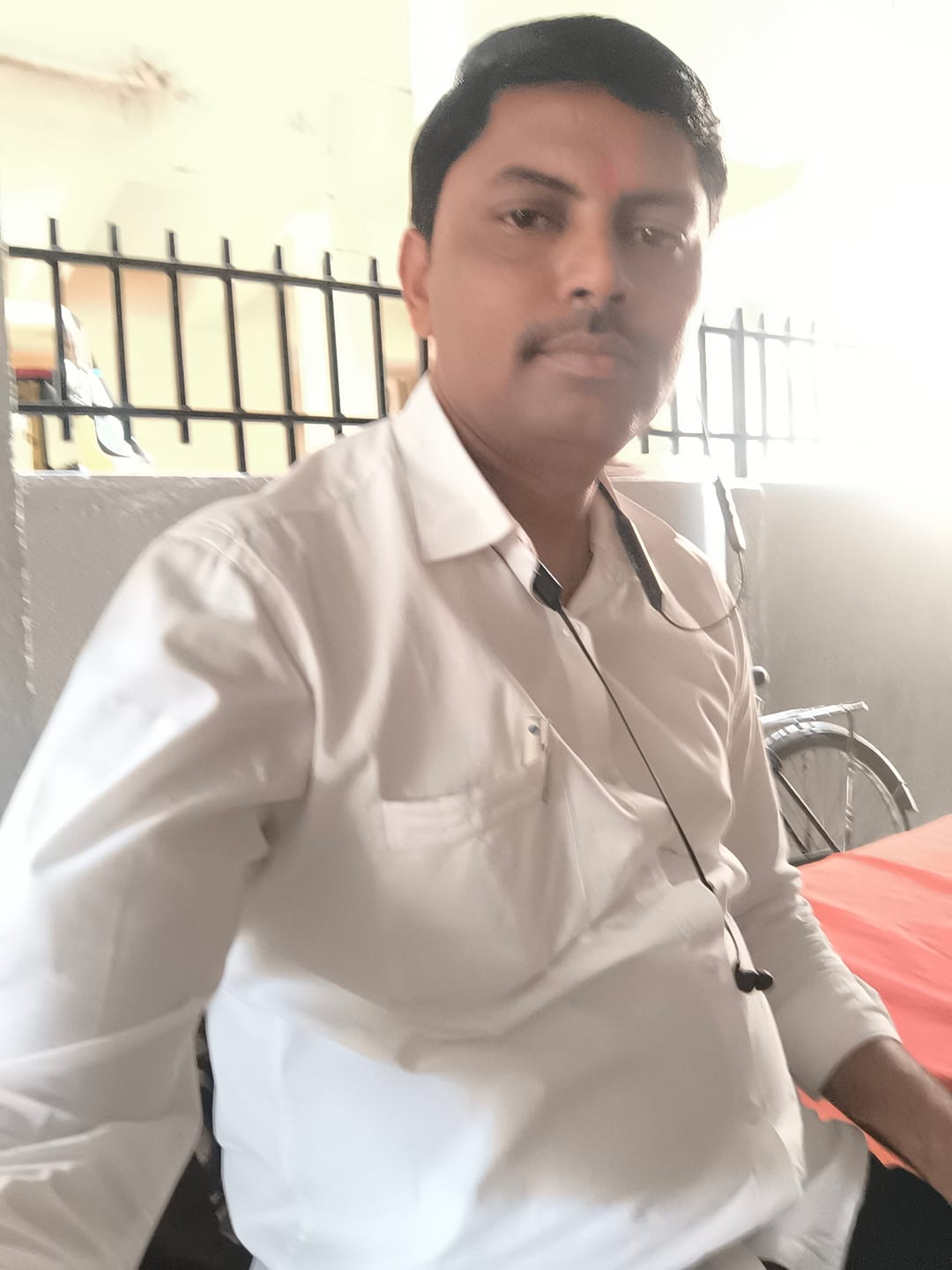 Customer photo review of AQUA Stain Free White Shirts
