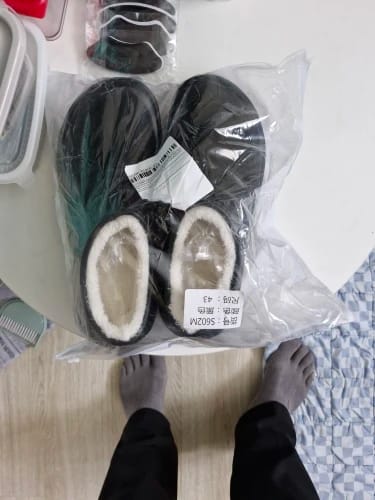 Customer photo review of The Snuggi Work Clogs