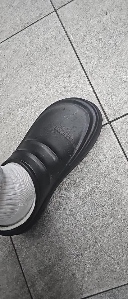Customer photo review of The Snuggi Work Clogs