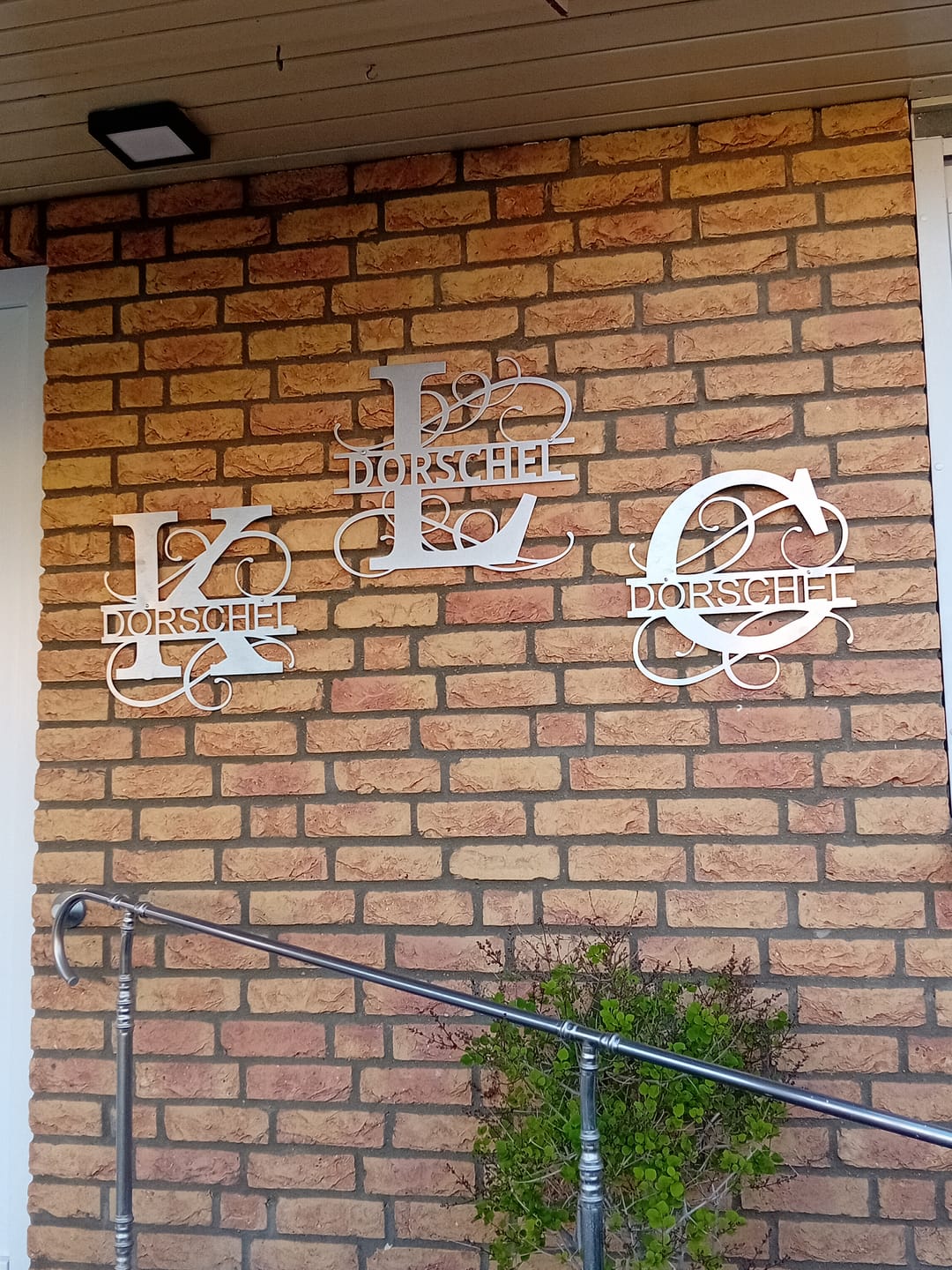 Customer photo review of Preis Zusatzoption Schildgröße und Befestigung