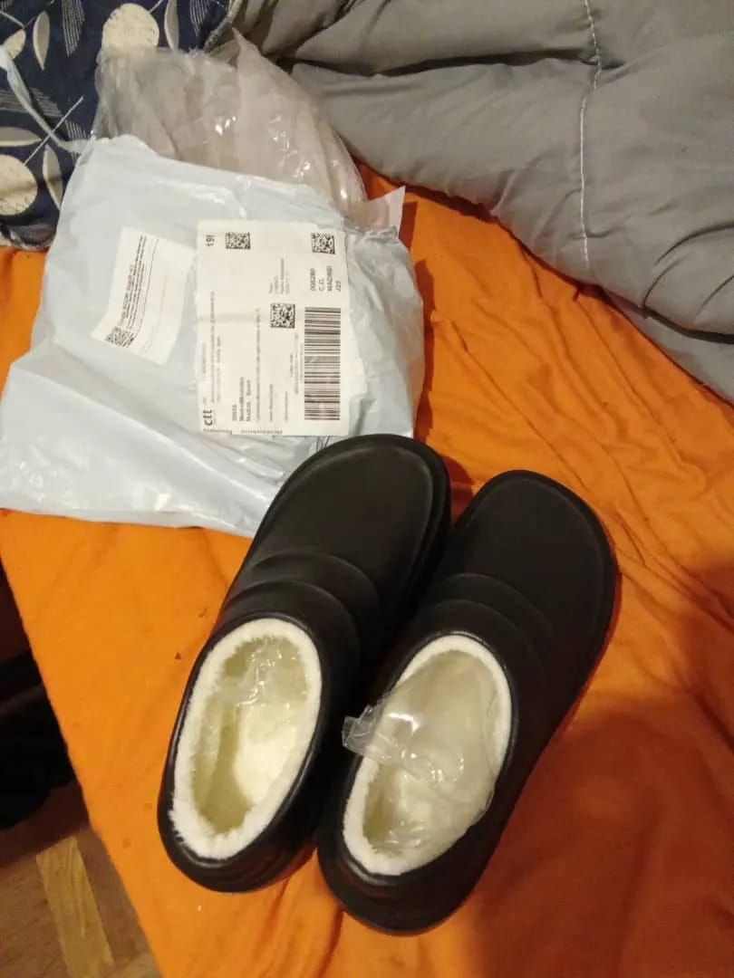 Customer photo review of The Snuggi Work Clogs