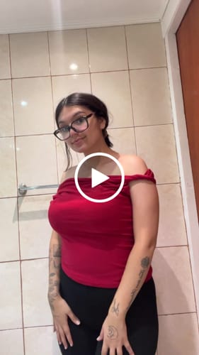 Customer video review of TOP AMIE ROJO