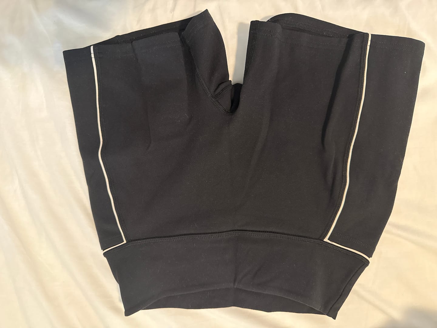 Customer photo review of The Studio Short / Black-Crème