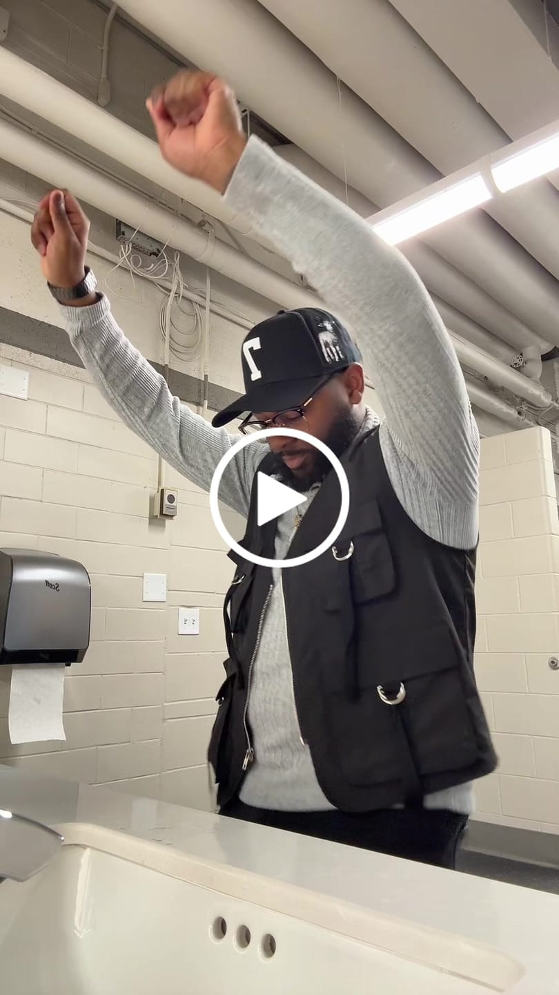 Customer video review of [PRE-ORDER - SHIPS MARCH 28TH] ‘7’ Premium Wool Blend SnapBack - Black/White