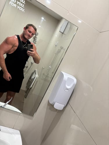 Customer photo review of Signature - Delt Muscle Tanktop - Black/Gold