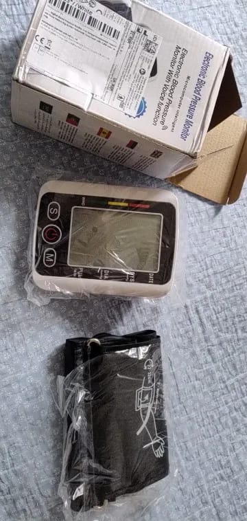 Customer photo review of Tensiómetro Digital Profesional Brazo Exacto +voz En Español