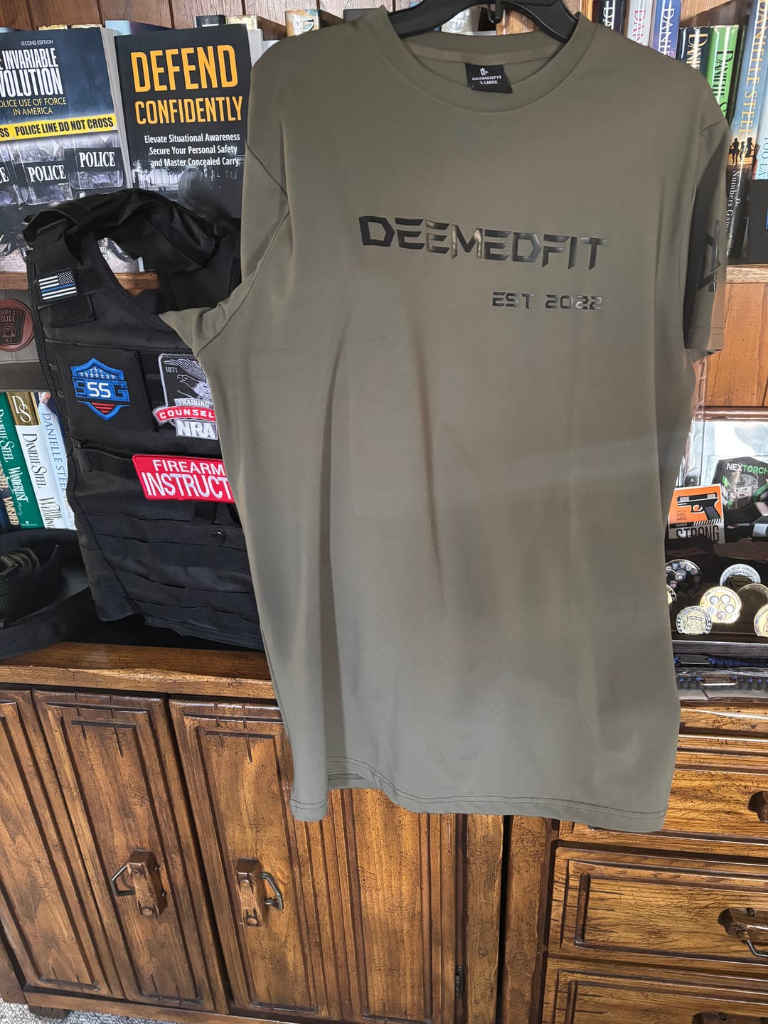Customer photo review of Men’s Gym Tee “Compellence” -Olive