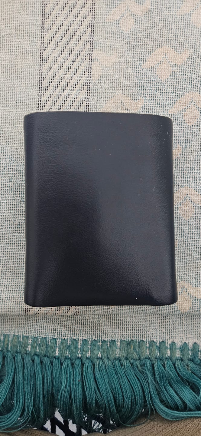 Customer photo review of Men's Trifold Wallet