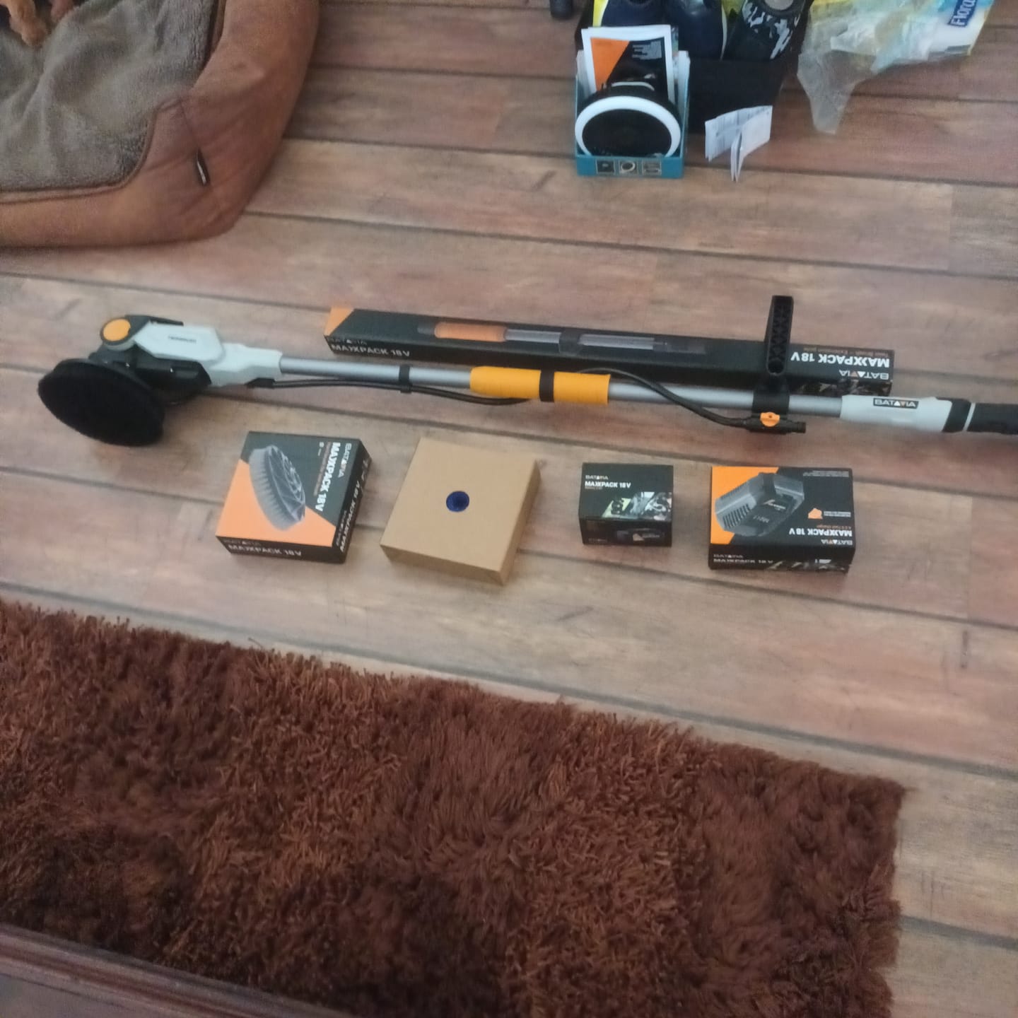 Customer photo review of 18V Twin Brush - Cordless Brushless Power Scrubber - Incl. 4.0Ah Battery & Fast Charger + 4 Brushes and Extension Pole