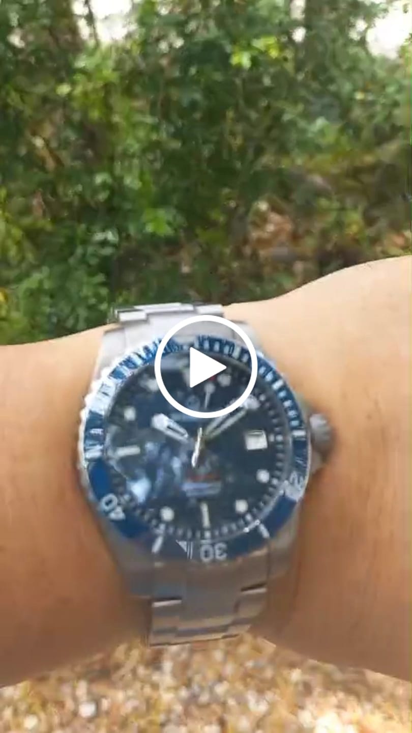Customer video review of SEATURTLE.OCEAN(TITANIUM) - Automatic Titanium Diver Watch | Sea Blue/Ti-bracelet