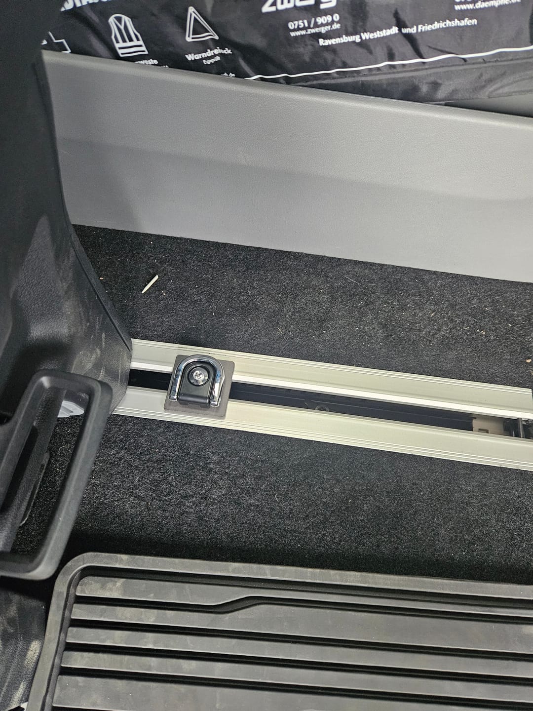 Customer photo review of Ford Tourneo Custom 2024 Nutenstein Fitting M8 Befestigung Schienensystem
