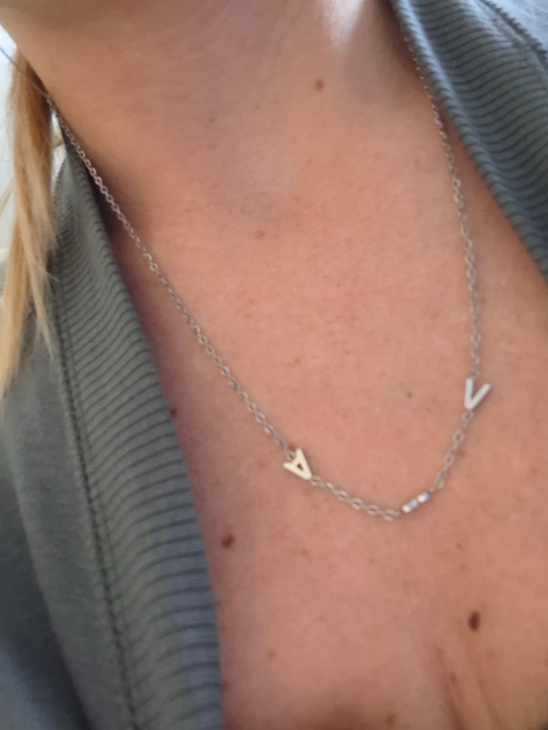 Customer photo review of Collana Personalizzata con Iniziali Laterali
