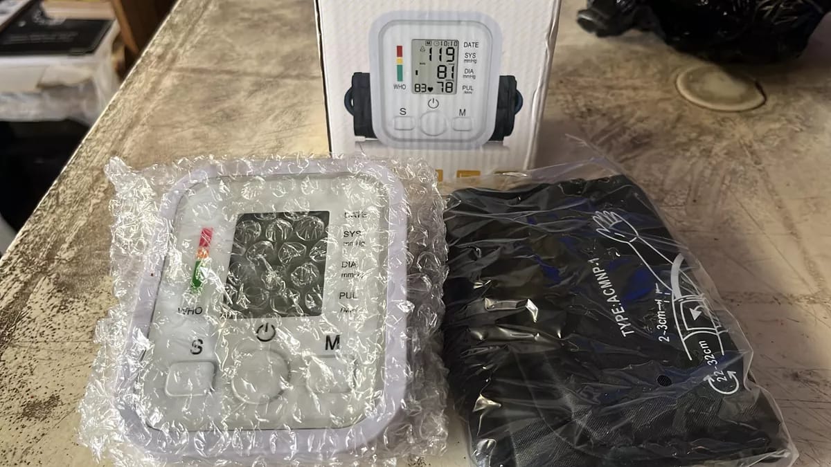 Customer photo review of Tensiómetro Digital Profesional Brazo Exacto +voz En Español