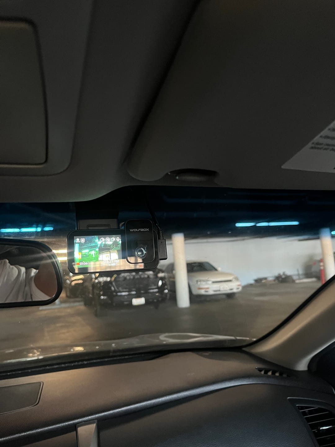 Customer photo review of WOLFBOX X5 3 Channel Touchscreen WiFi Mini Dash Camera