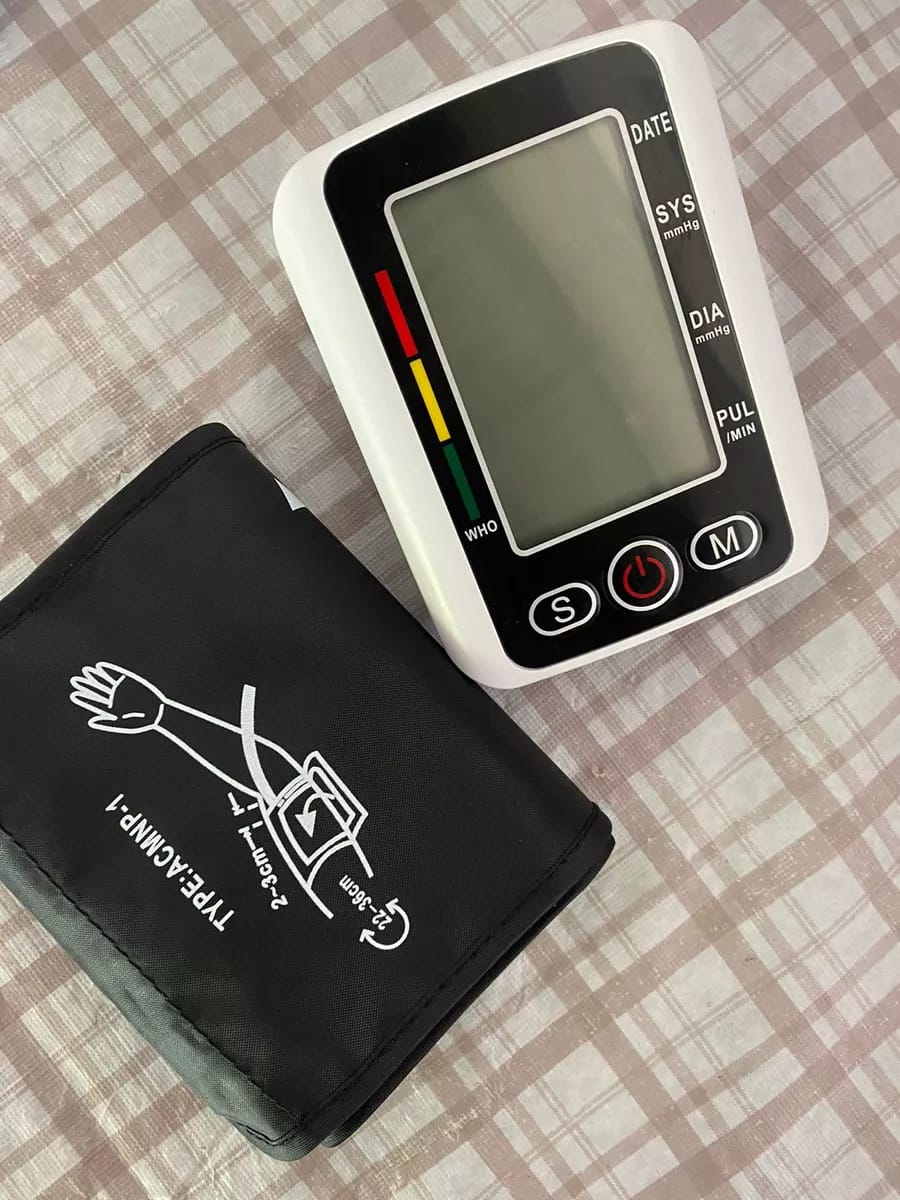 Customer photo review of Tensiómetro Digital Profesional Brazo Exacto +voz En Español