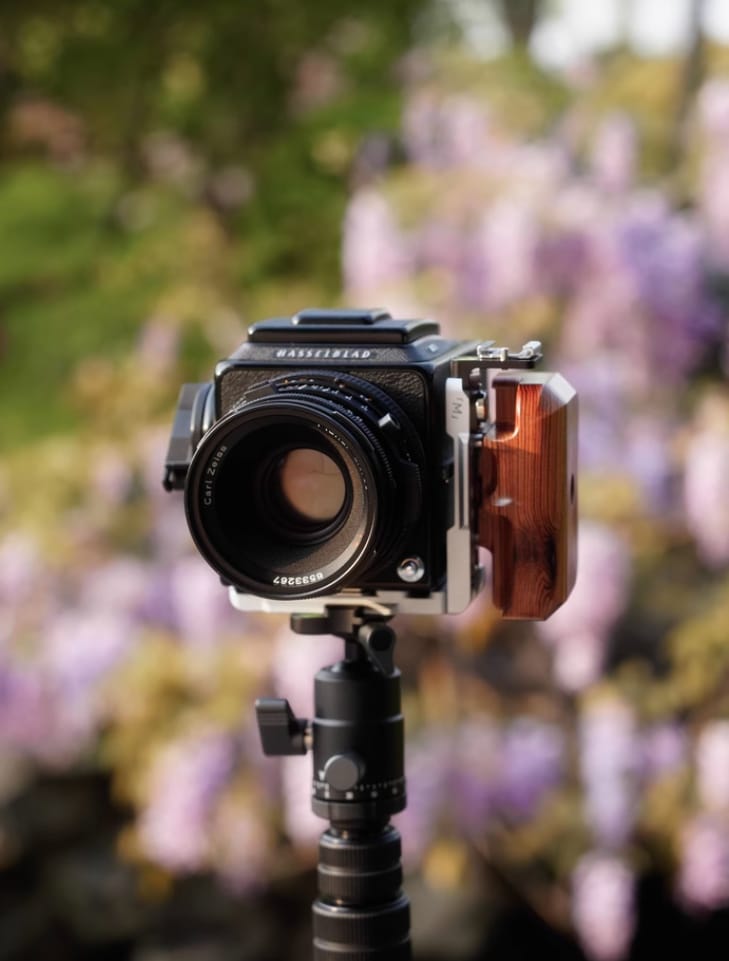 Customer photo review of Wooden Grip for Hasselblad 503 903 907
