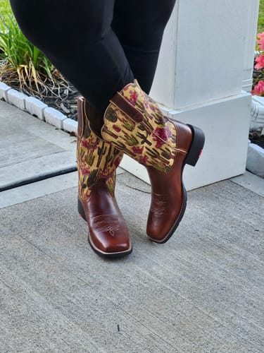 Customer photo review of Ariat Ladies Round Up Wide Square Toe Lioness Western Boots 10044430