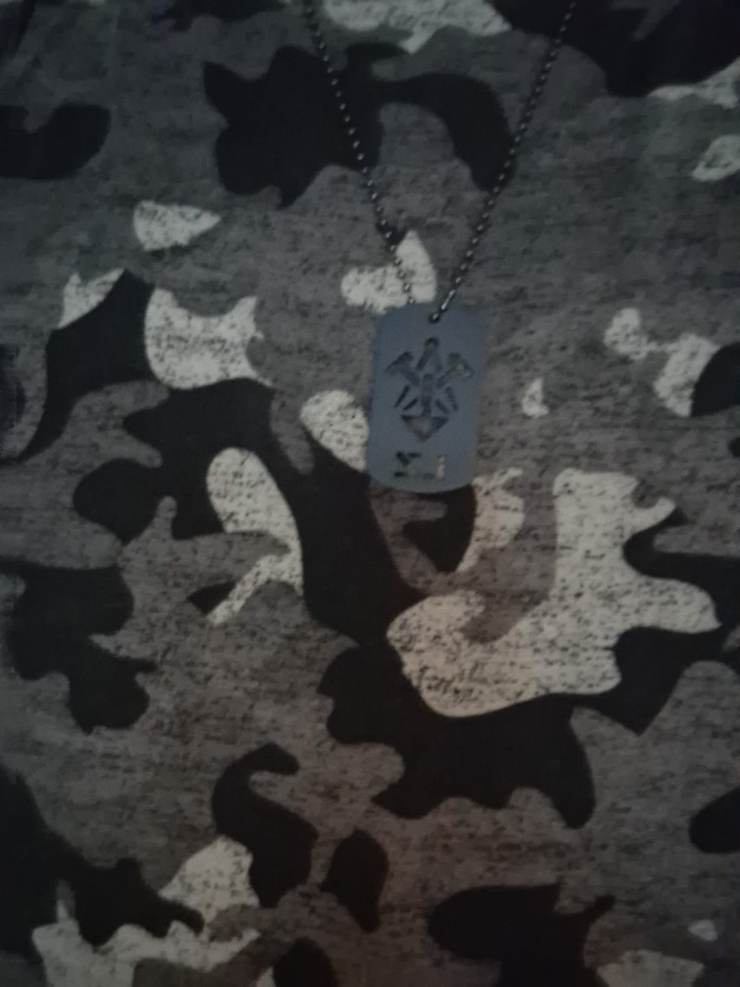 Customer photo review of Maurer - Personalisierbare Laser-Halskette für Männer
