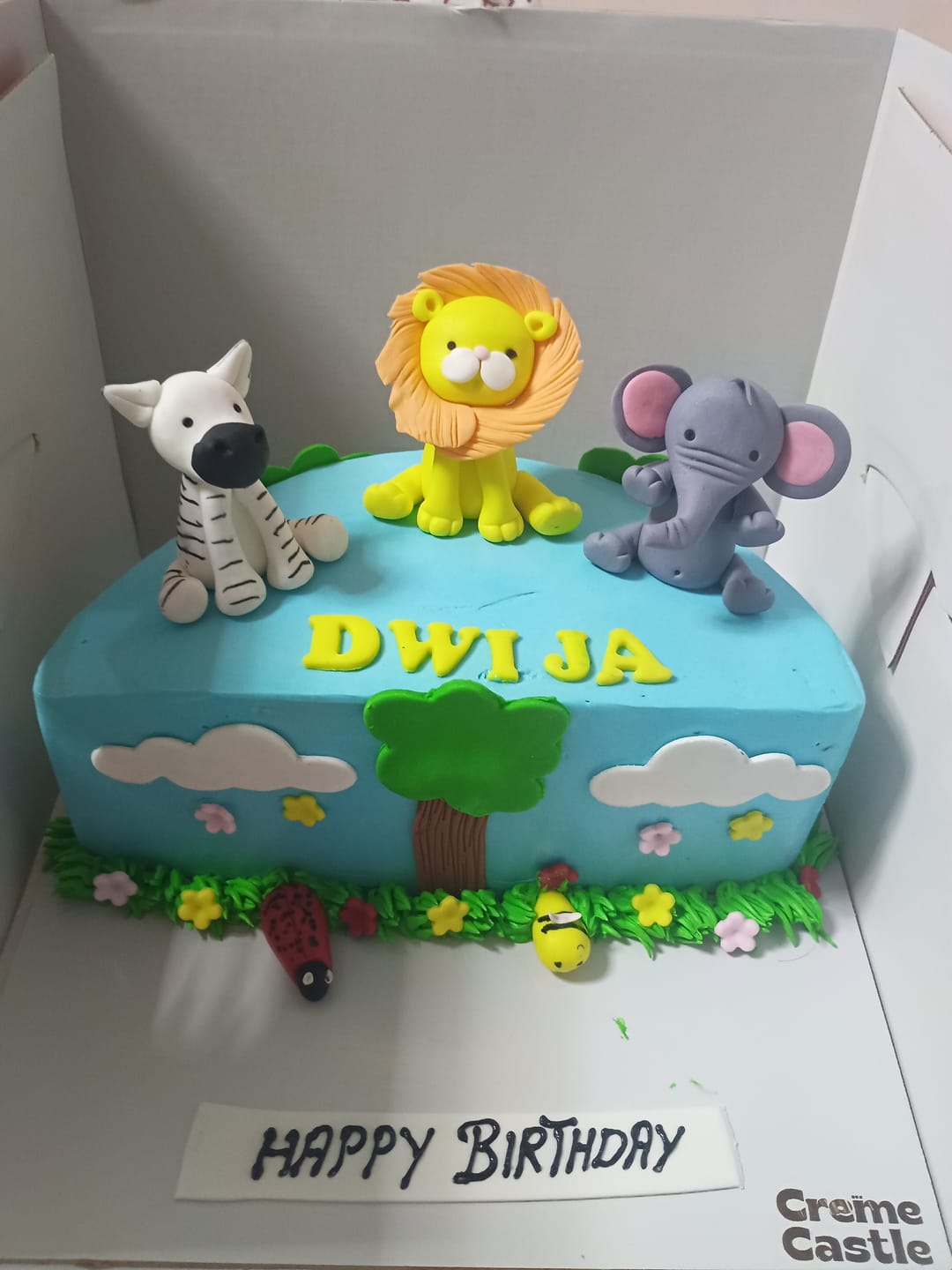 Customer photo review of Half Jungle Design Cake