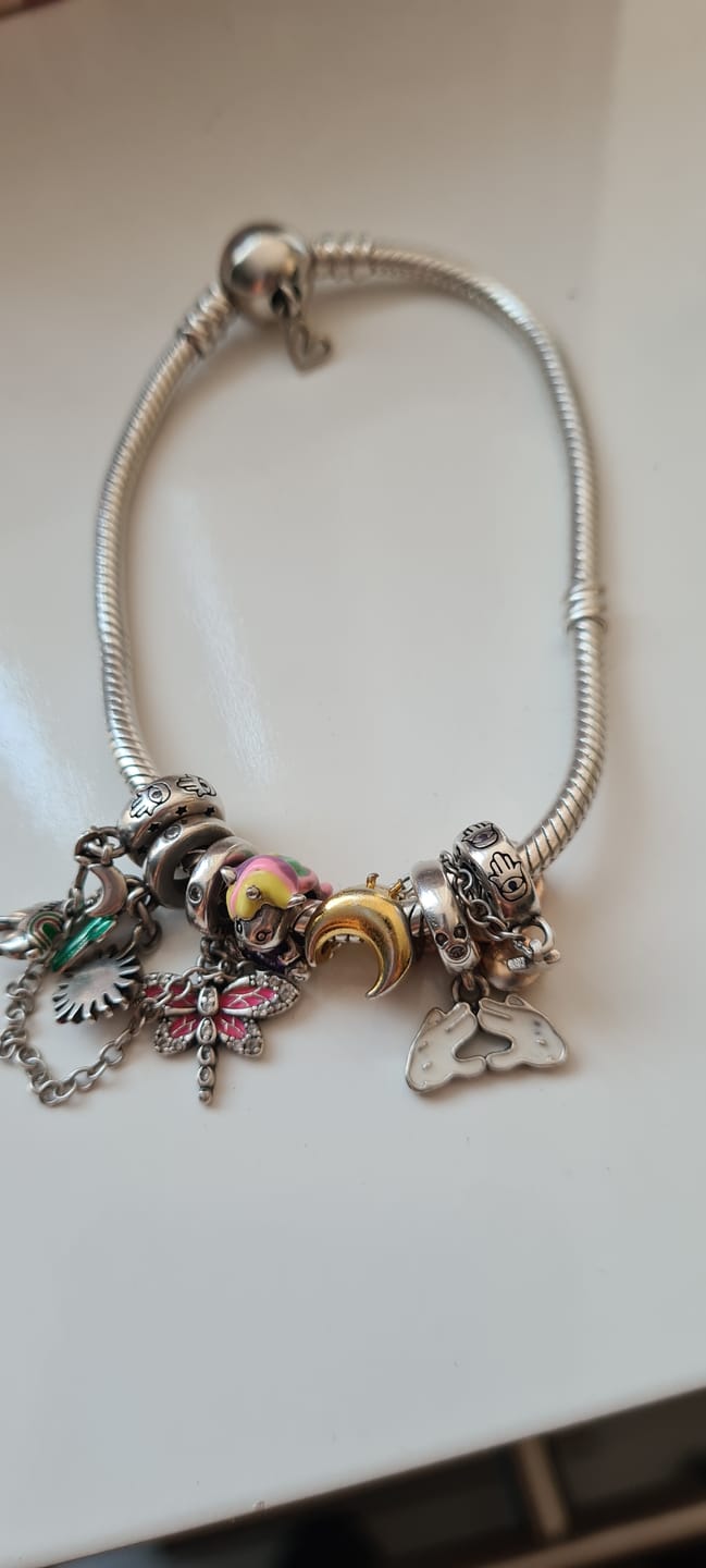 Customer photo review of Pulsera Esfera de Amor y Corazon