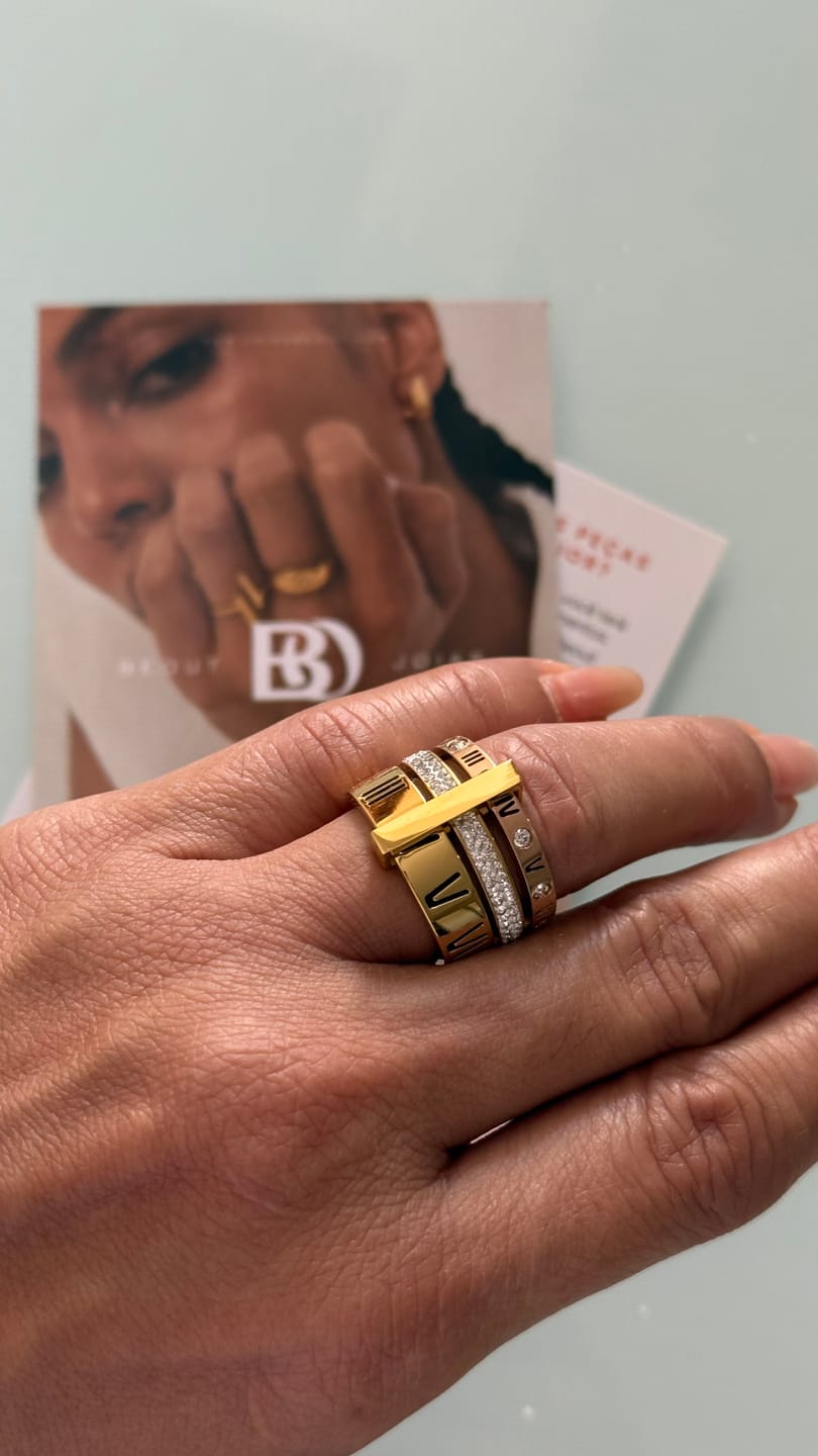 Customer photo review of Anel Triplo Momentos Banhado em Ouro 18k