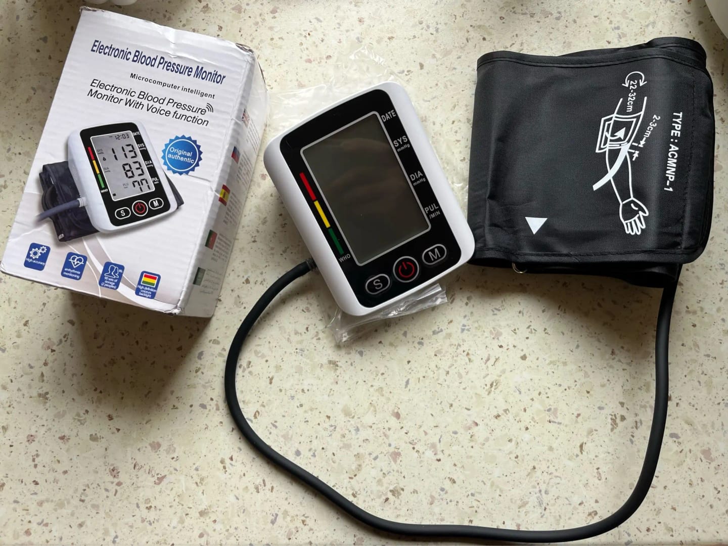 Customer photo review of Tensiómetro Digital Profesional Brazo Exacto +voz En Español