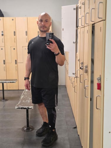 Customer photo review of Compression Sleeves V2 for Knees and Legs