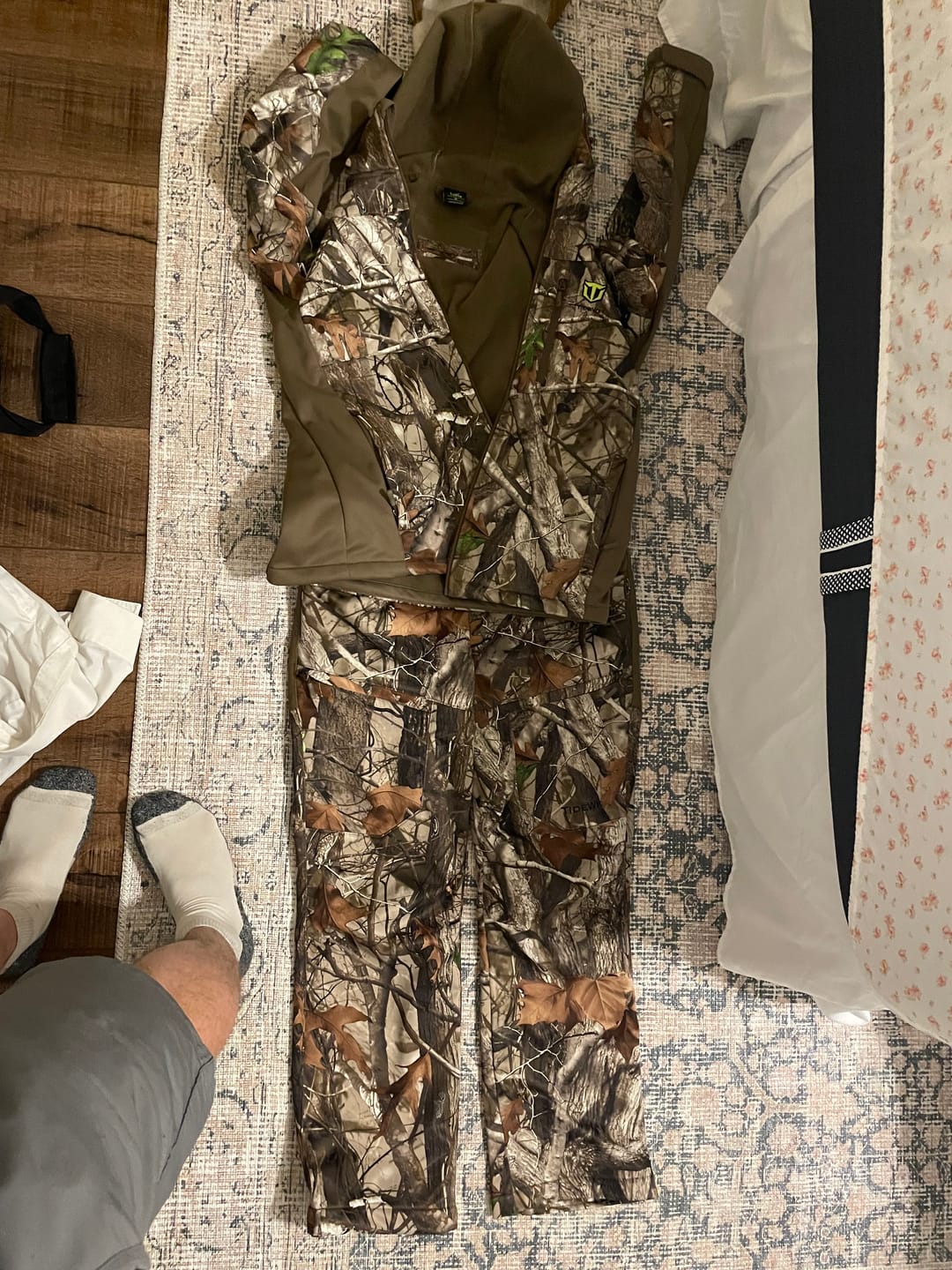 Customer photo review of TideWe Men's Hunting Clothes,Silent Water Resistant Camo Hunting Suits