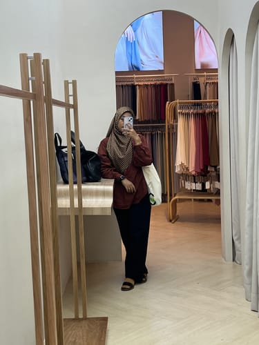 Customer photo review of Bertamu Square (Ruby)