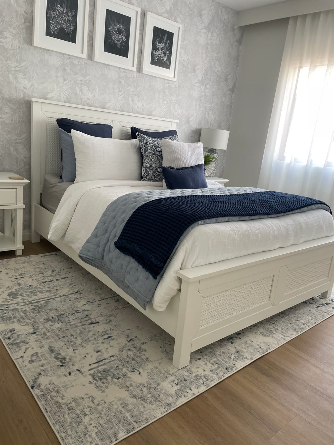 Customer photo review of Farah Distressed Contemporary White Blue Grey Rectangle Rug