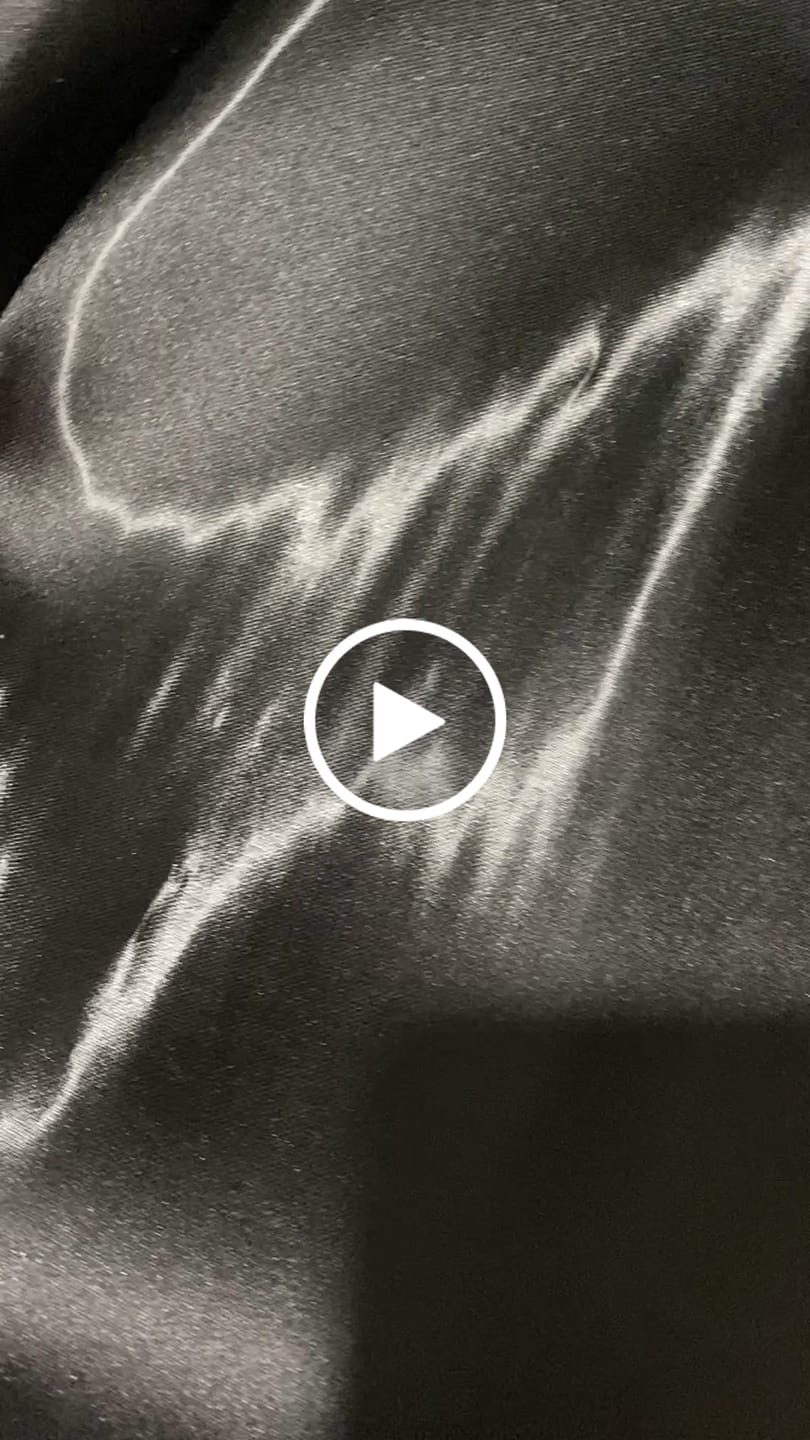 Customer video review of Satin Lichid Fix Negru