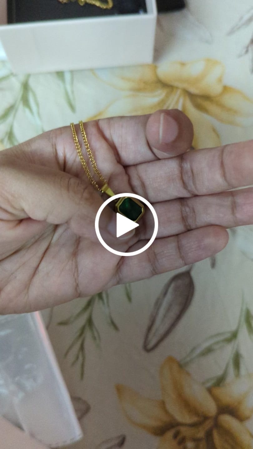 Customer video review of Everyday Exquisite Green Stone Gold Necklace