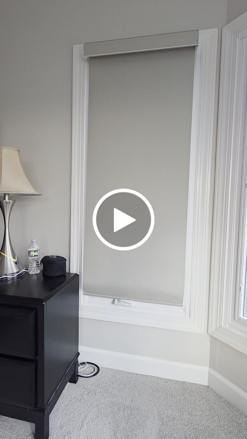 Customer video review of SmartWings Motorized Roller Shades 100% Blackout Dual-Sided Bouvardia