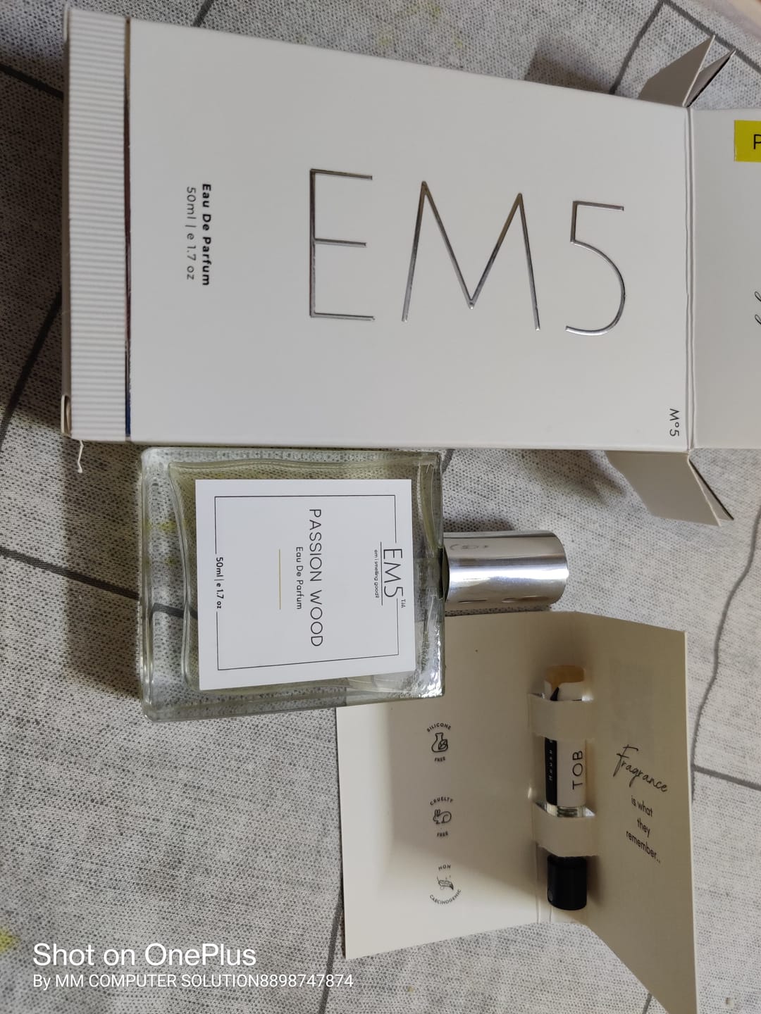 Customer photo review of EM5™ Passion Wood Perfume for Men & Women | Oud Leather Topical Spicy Woody Fragrance | 50 ml Unisex Eau de Parfum Spray | Luxury Gift for Him & Her