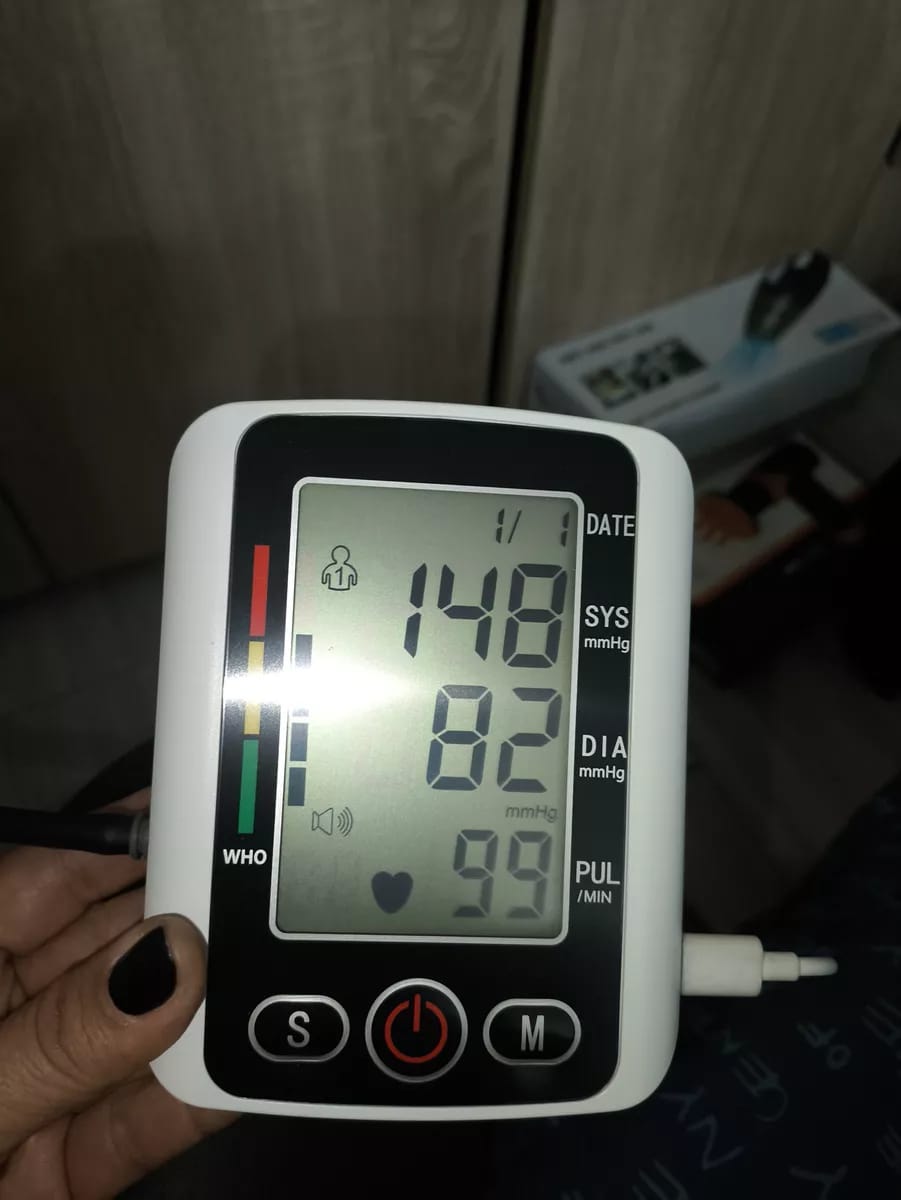 Customer photo review of Tensiómetro Digital Profesional Brazo Exacto +voz En Español