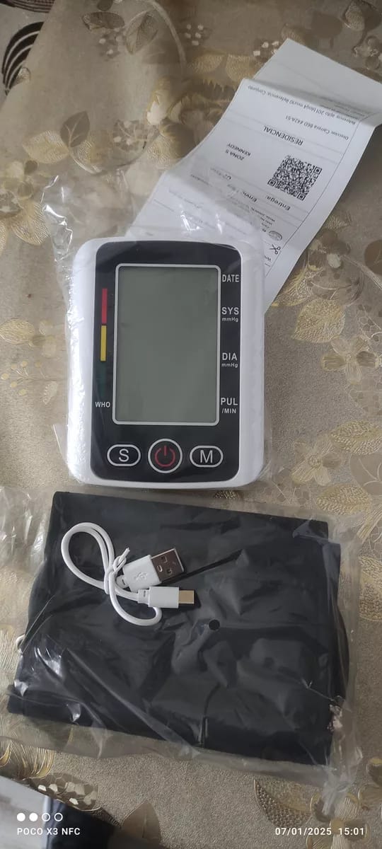 Customer photo review of Tensiómetro Digital Profesional Brazo Exacto +voz En Español