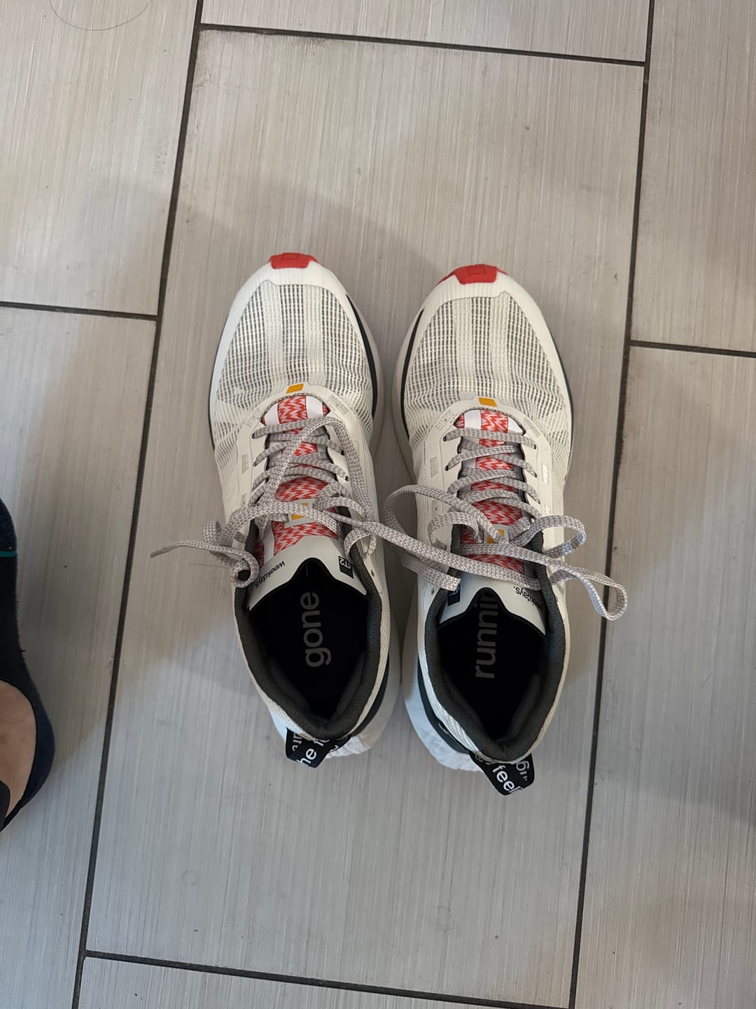 Customer photo review of weekdays, vintage white.
