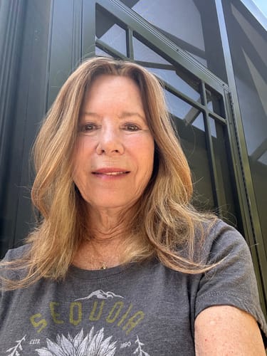 Customer photo review of Victoria Light Volume Hair Topper