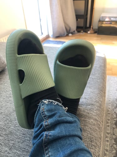 Customer photo review of HappyFlops