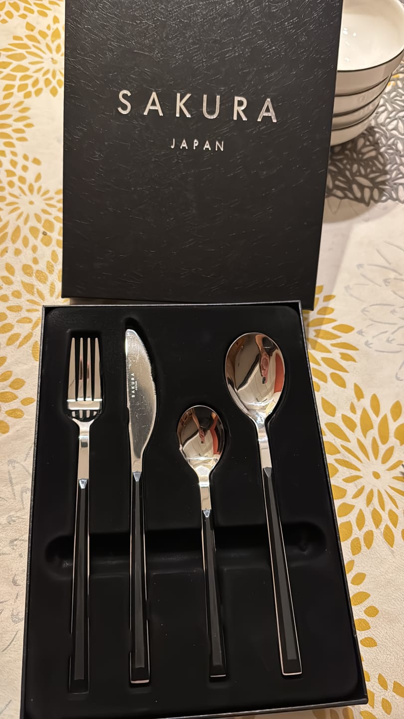 Customer photo review of Cubiertos Sakura Black 24 Piezas