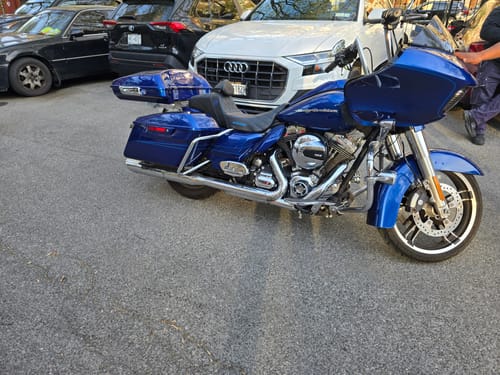 Customer photo review of HR3 Superior Blue 2015S 5.5" Razor Style Tour Pack Luggage For 14-24 Harley Touring
