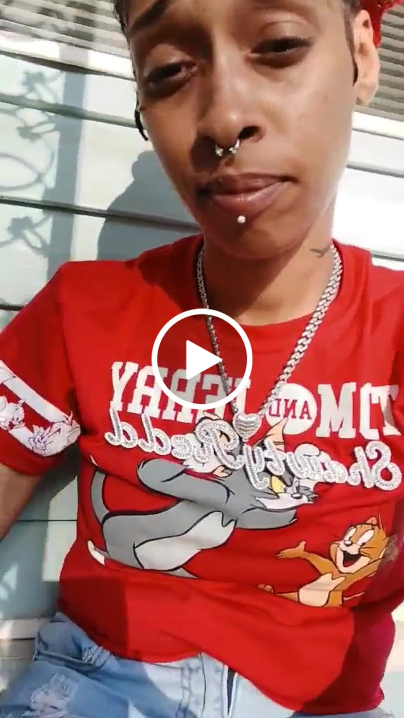 Customer video review of ICED HEART CUSTOM CURSIVE NAME BAGUETTE NECKLACE