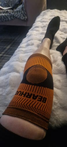 Tracy M. review of Pair of Knee Compression Support Sleeves For Arthritic Pain Relief & Recovery image 1 out of 1