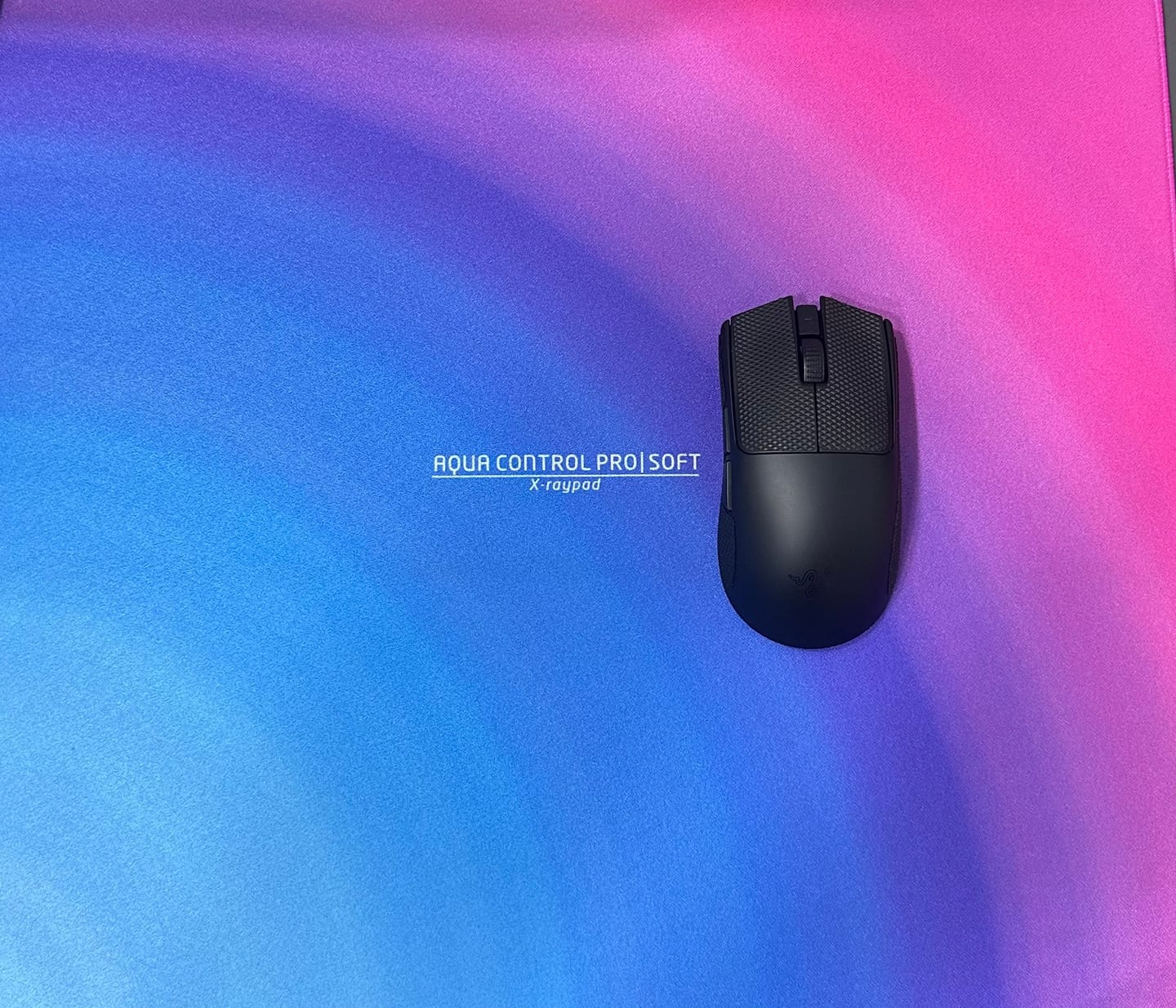Customer photo review of X-Raypad Aqua Control Pro Neon Mousepad