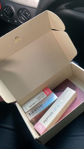 Customer photo review of RUBORES LÍQUIDOS VELVET COLLECTION