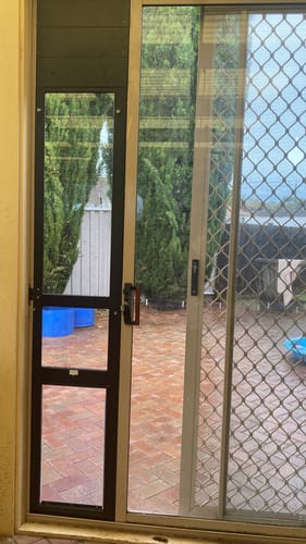 Customer photo review of ***OUTLET***LARGE Folding Patio Pet Door Insert [Colour: Black] [Size: Large]***OUTLET***