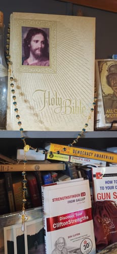 Customer photo review of FREE Today: Miraculous Medal & Crucifix of 6 mm Polyhedron Green Glass Alloy Chain Rosary